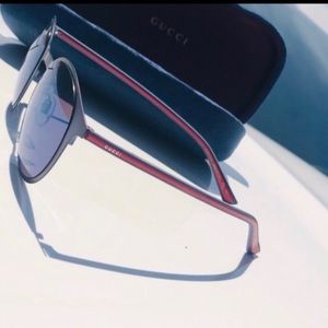 Gucci sunglasses worn less than 10 times-paid $550